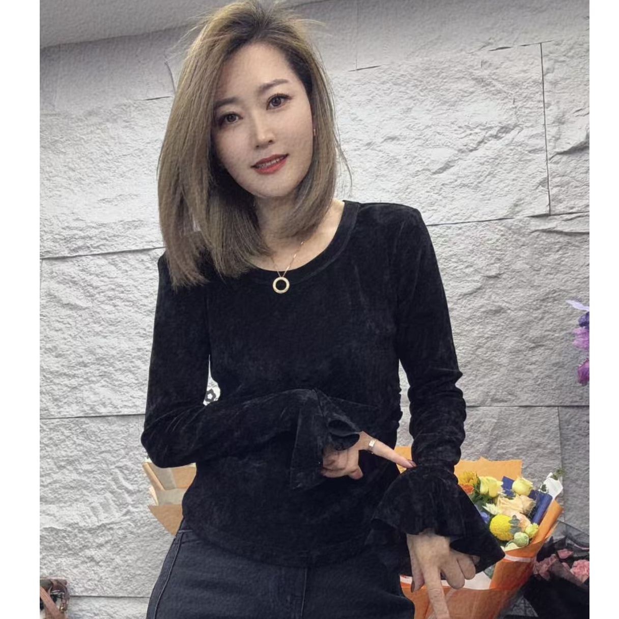 后背蕾丝喇叭丝绒长袖