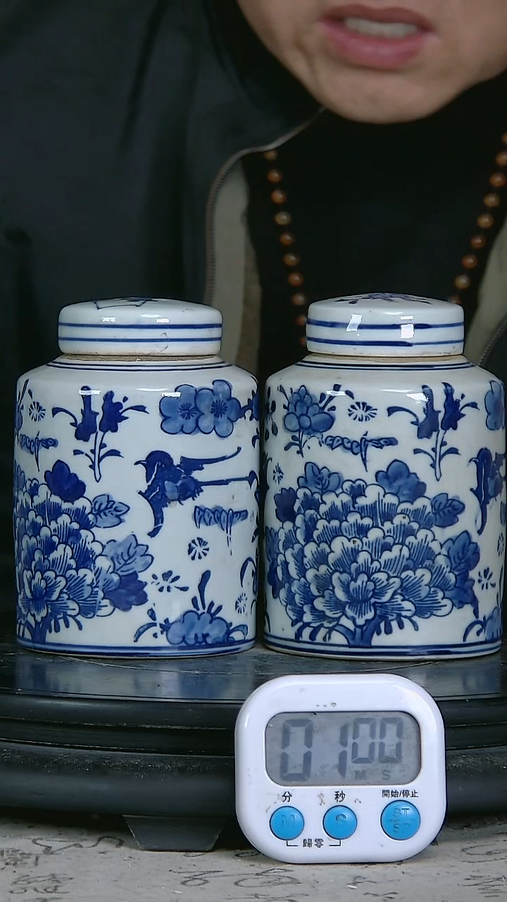 陶大*青花精绘花卉图罐一对