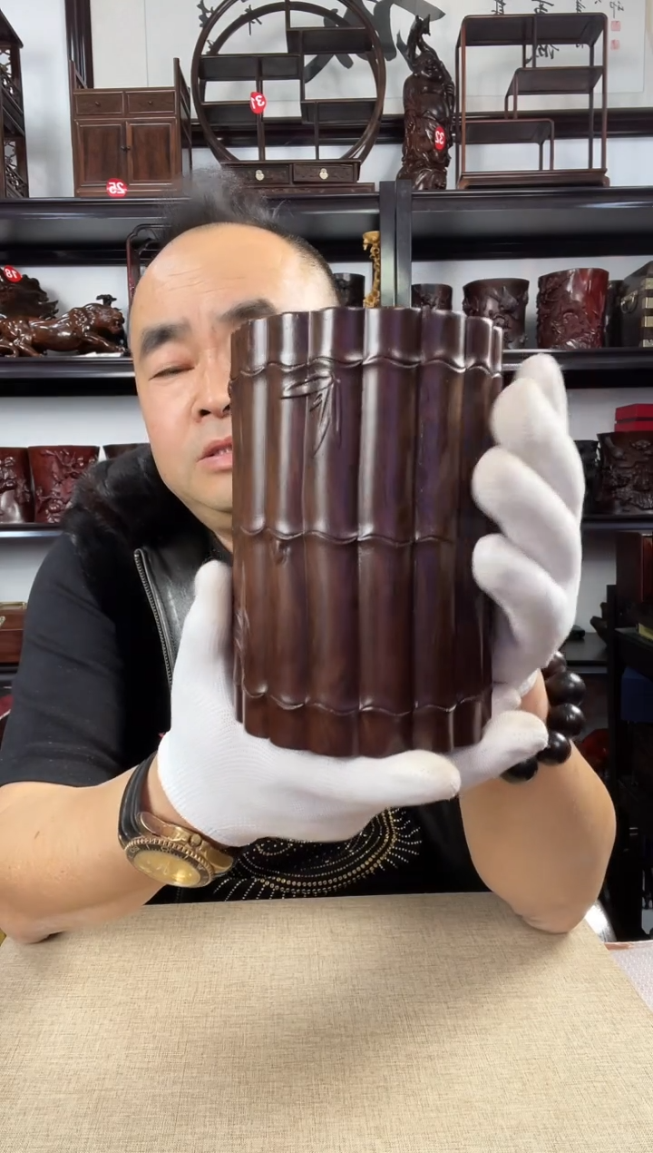 木老李红木工艺品竹节笔筒