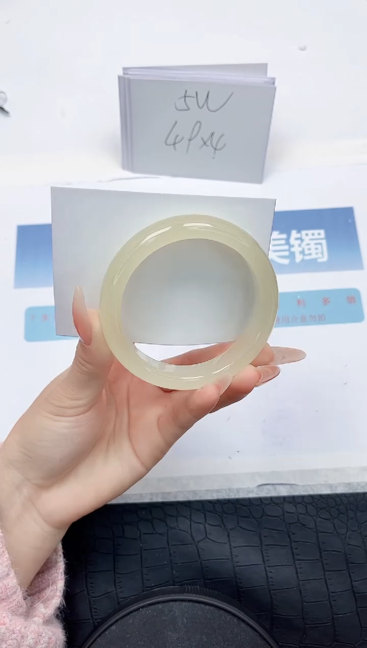 【闪购商品】石英质玉手镯未镶嵌L240-58