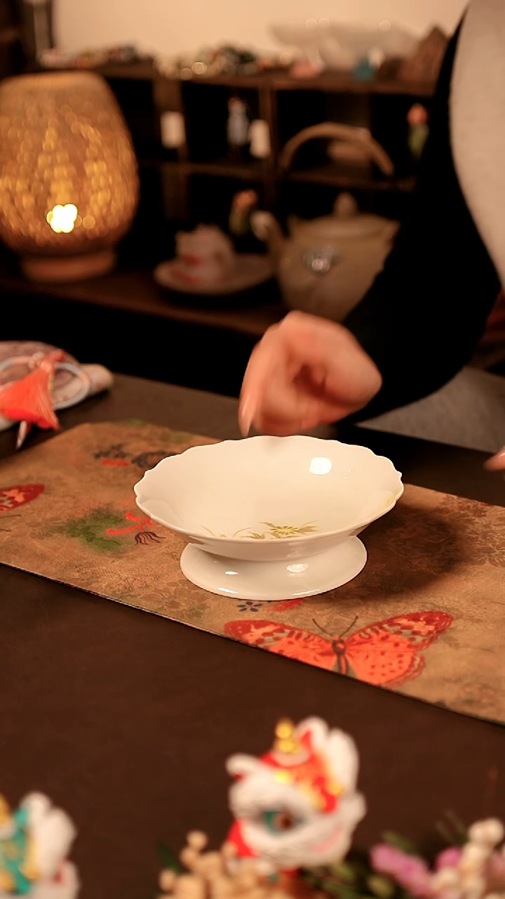 【闪购商品】闪购冲冲冲  纯手绘小雏菊壶承