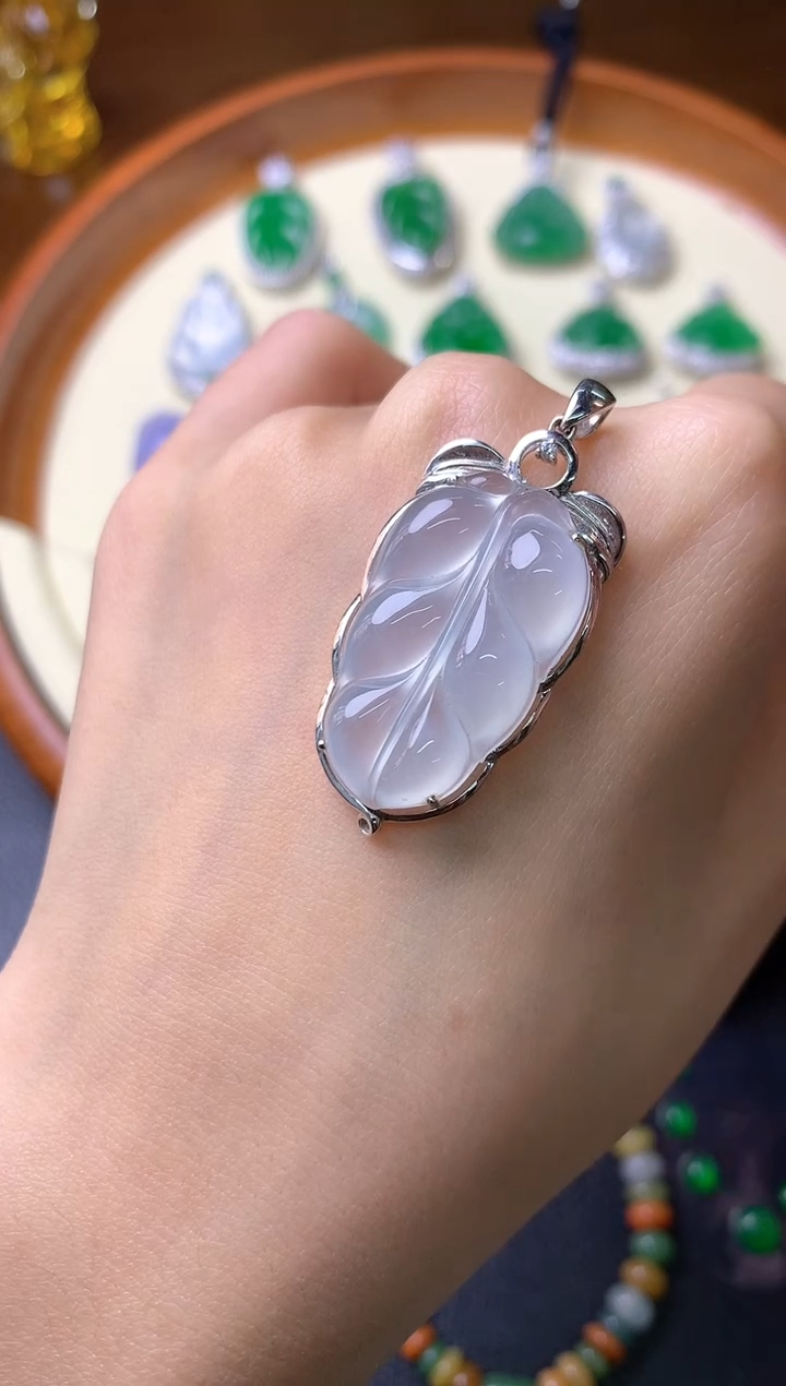 【闪购商品】翡翠吊坠(赠链)18K金镶嵌吊坠