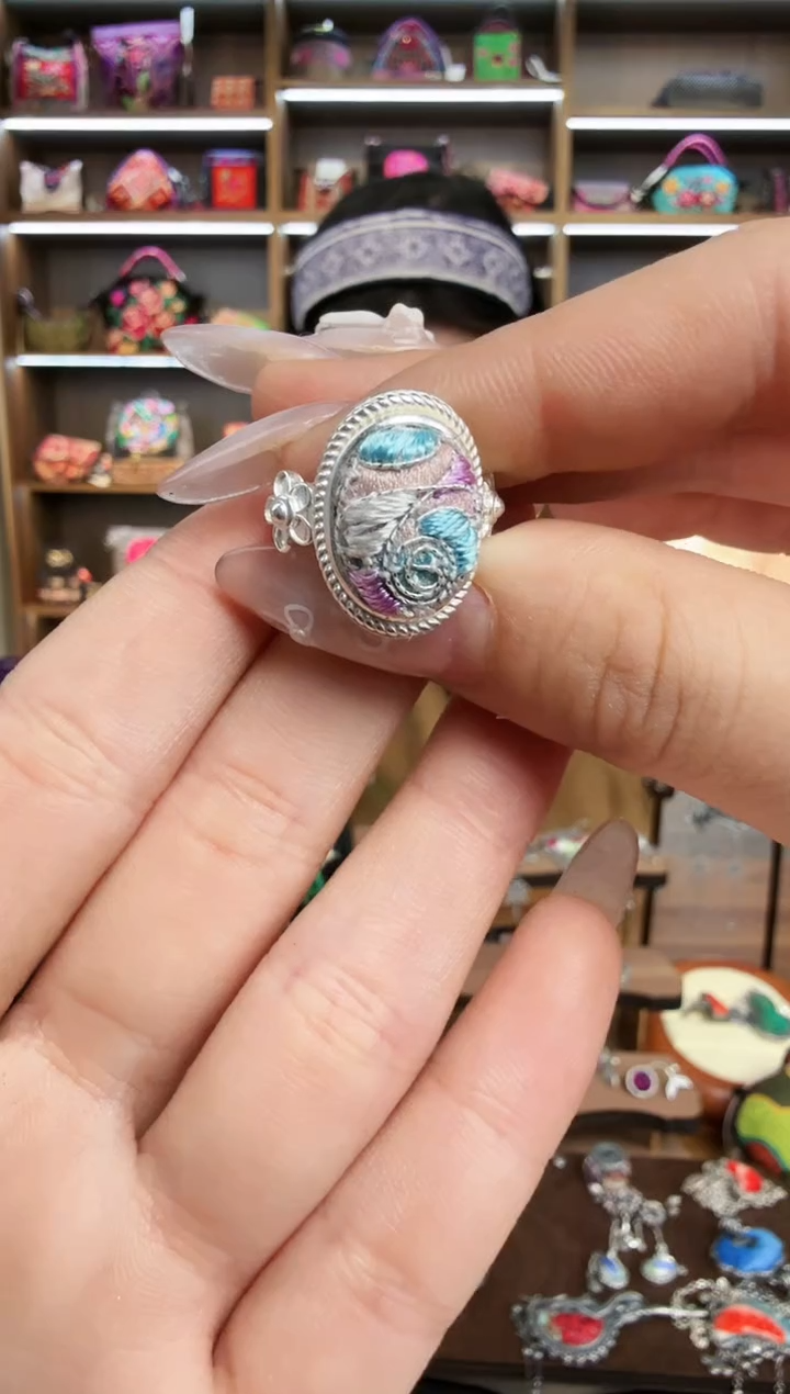 【闪购商品】织绣160蒙阿苏苗绣传承