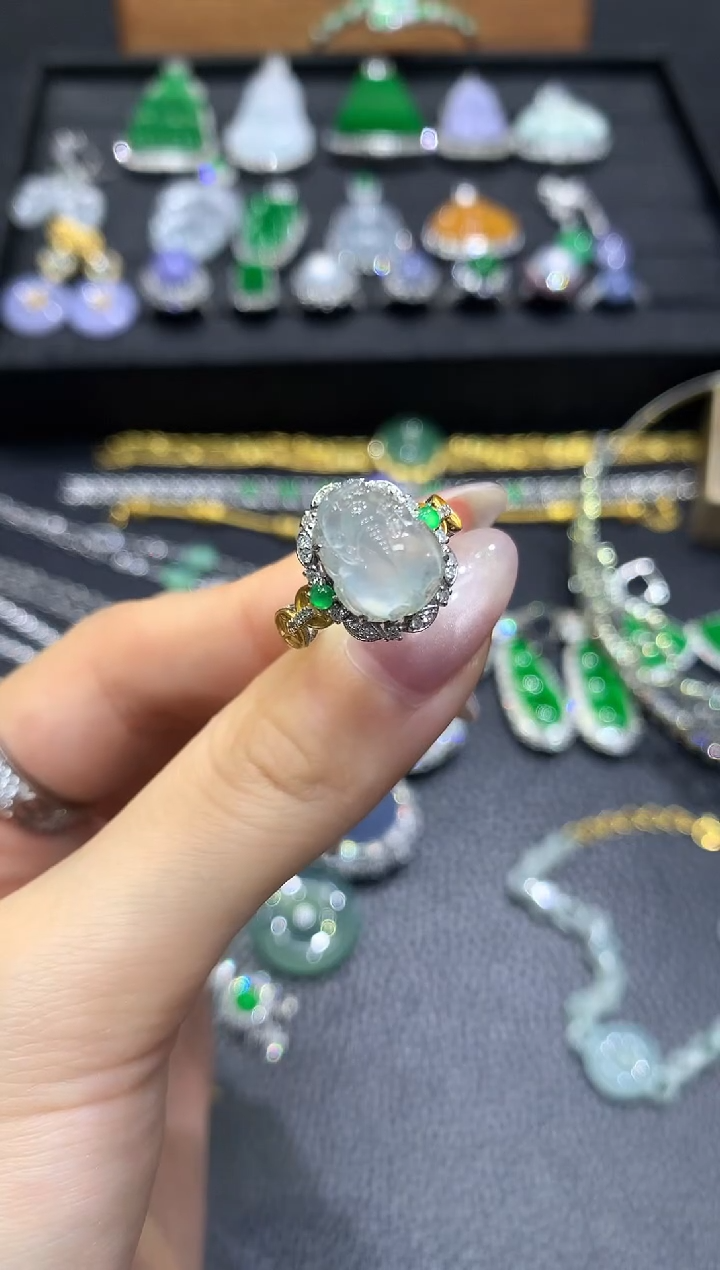 18K金镶嵌戒指翡翠9