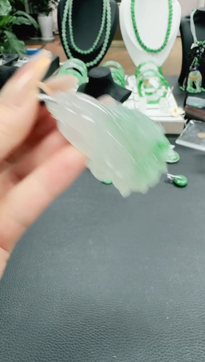 未镶嵌1石英质玉（非洲翠）川**人/4546