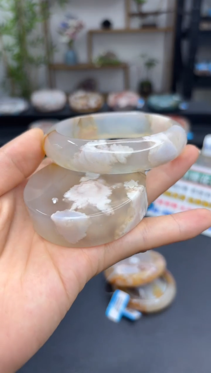 【闪购商品】石英质玉手镯未镶嵌A104(61圈赠送镯心)