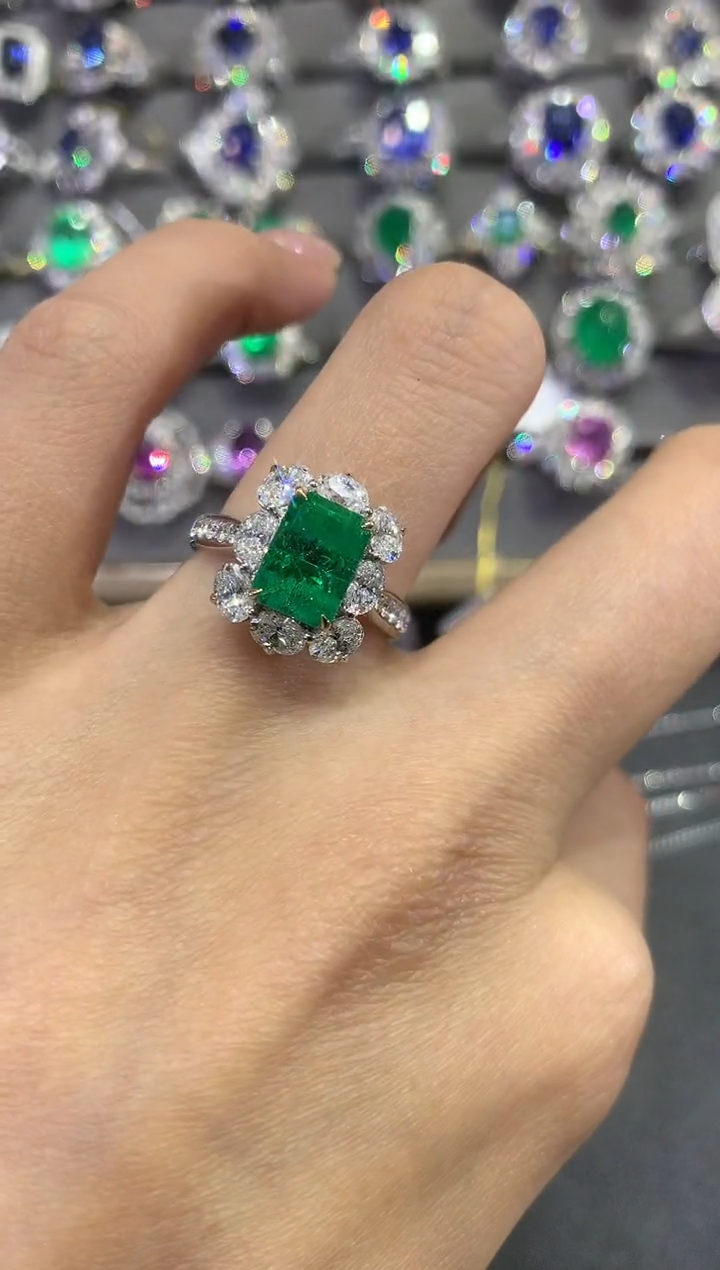 【闪购商品】祖母绿戒指18K金镶嵌A396