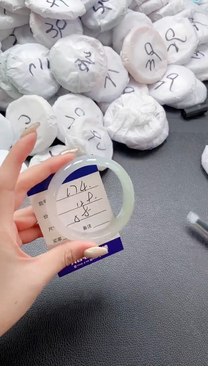 【闪购商品】石英质玉手镯未镶嵌 5L74-58