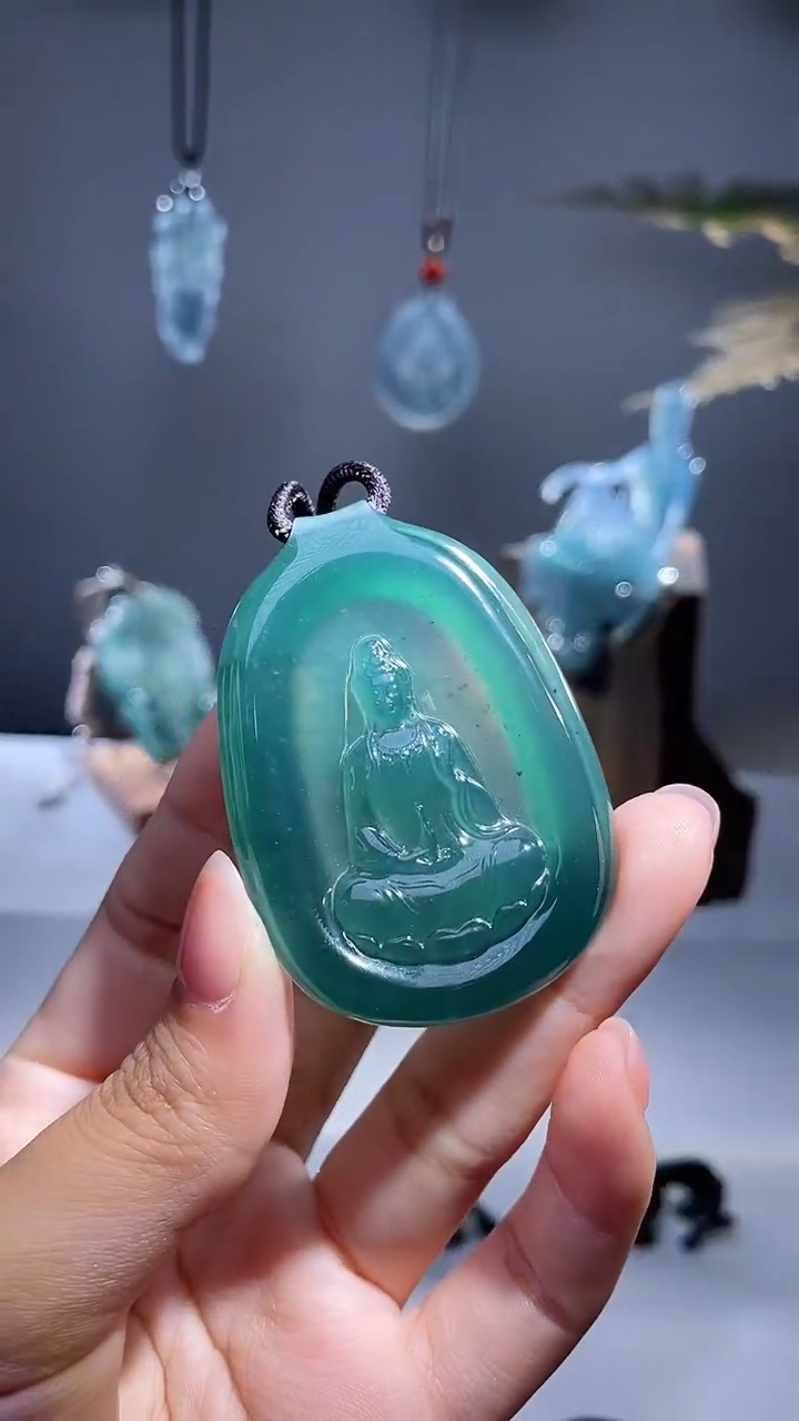 颈饰未镶嵌翡翠观音