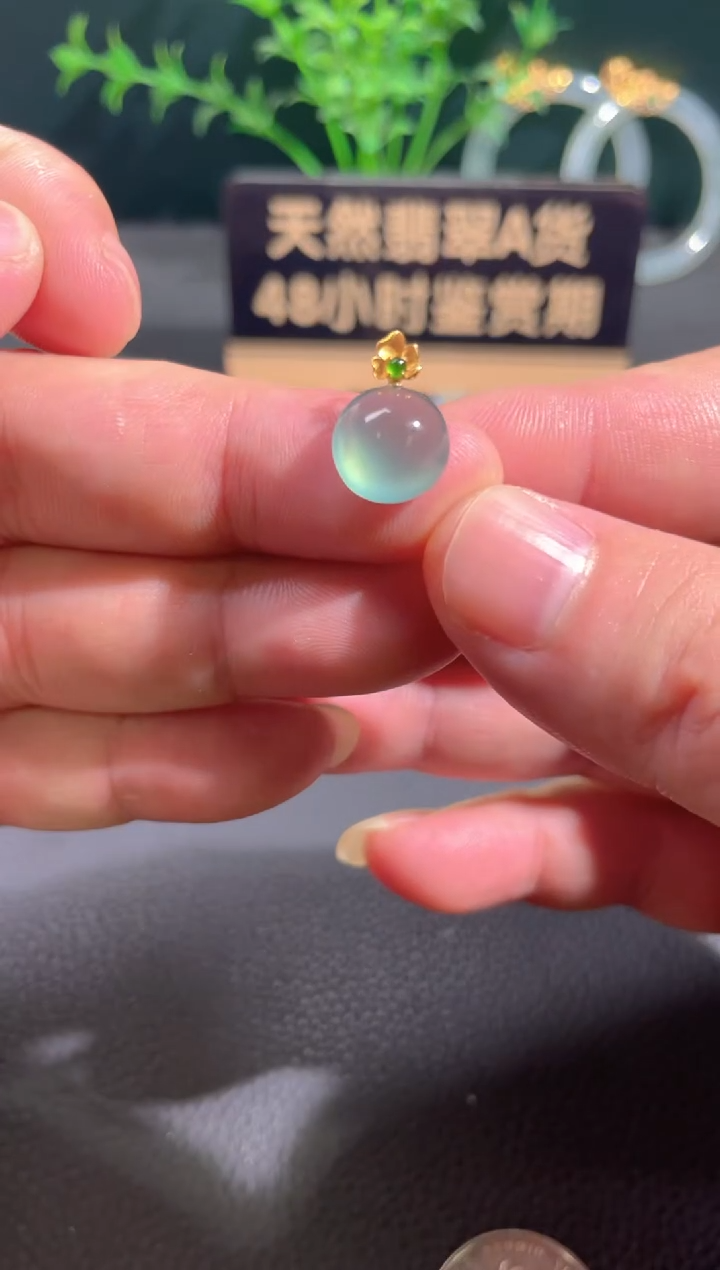 翡翠18K金镶嵌颈饰翡翠