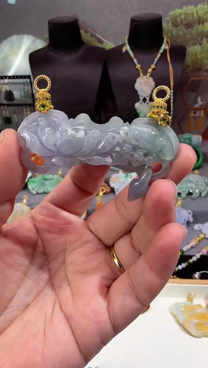 【闪购商品】翡翠颈饰未镶嵌牌子