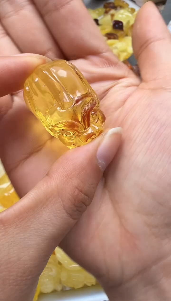 裸石琥珀未镶嵌如图