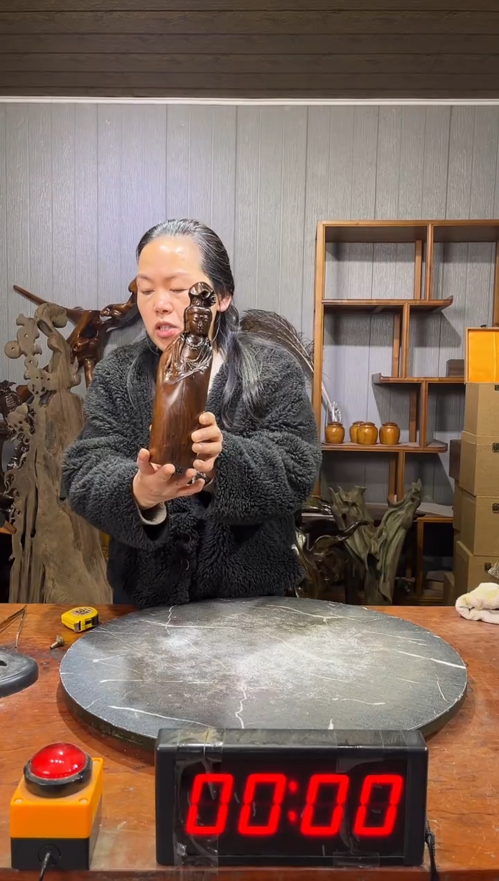 金丝楠康*君阴沉木观音摆件