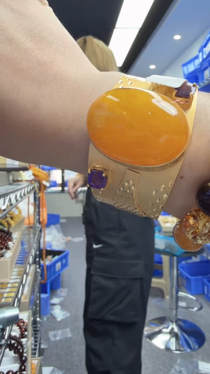 琥珀未镶嵌手镯201秒拍号 假一罚三