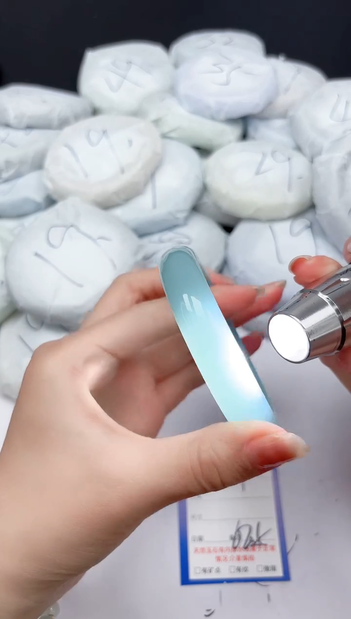 未镶嵌手镯石英质玉239/62.5