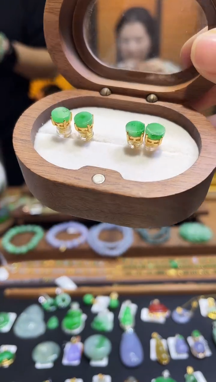 颈饰未镶嵌翡翠耳钉   多样性发货 发其一