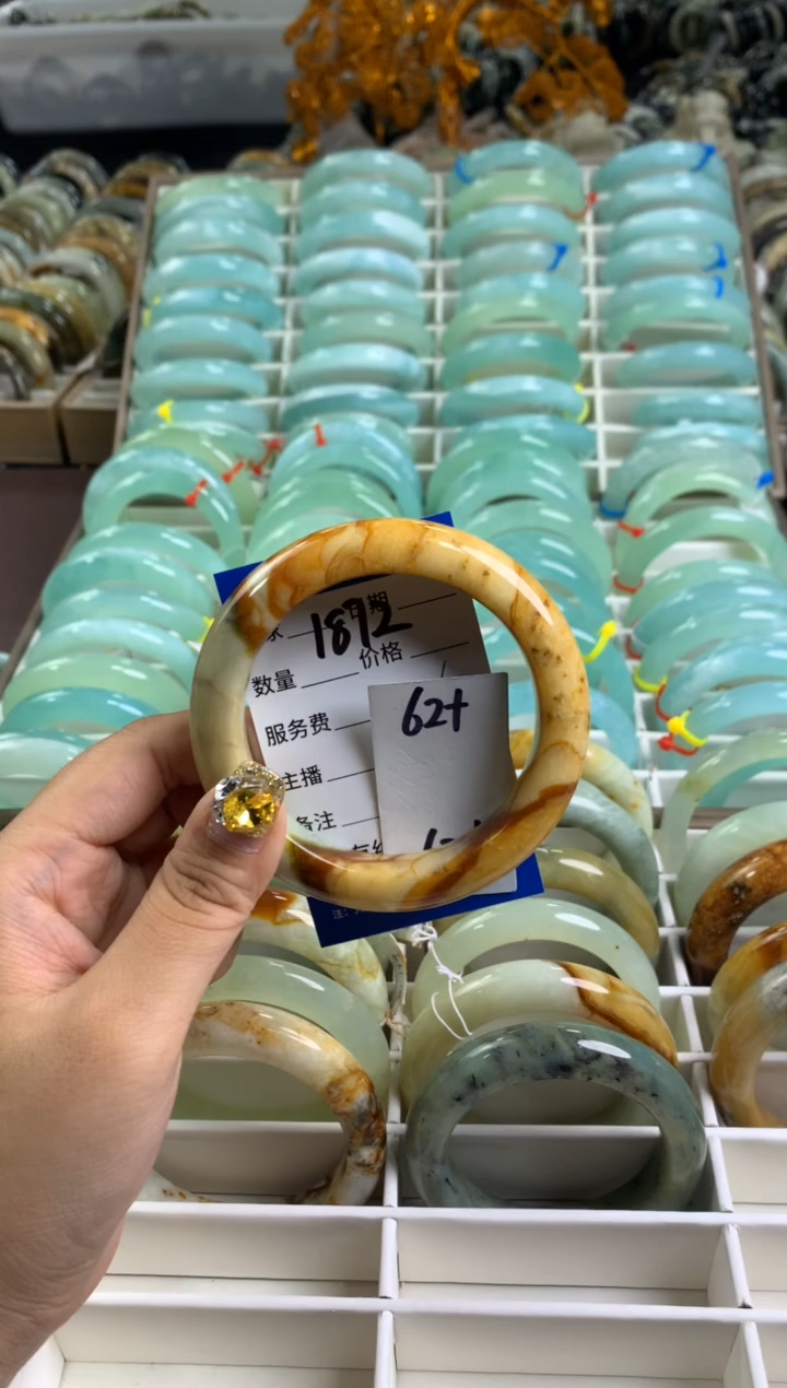 【闪购商品】蛇纹石玉手镯未镶嵌1872