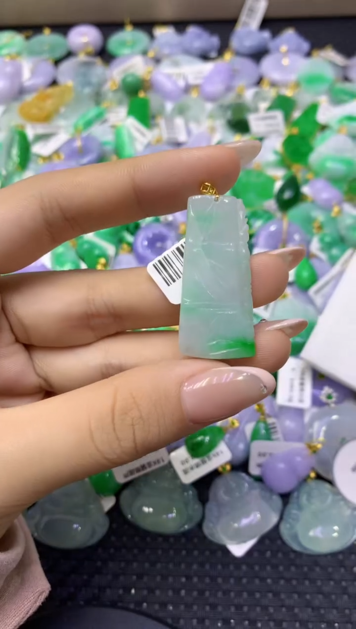 颈饰18K金镶嵌翡翠天然缅甸翡翠A货