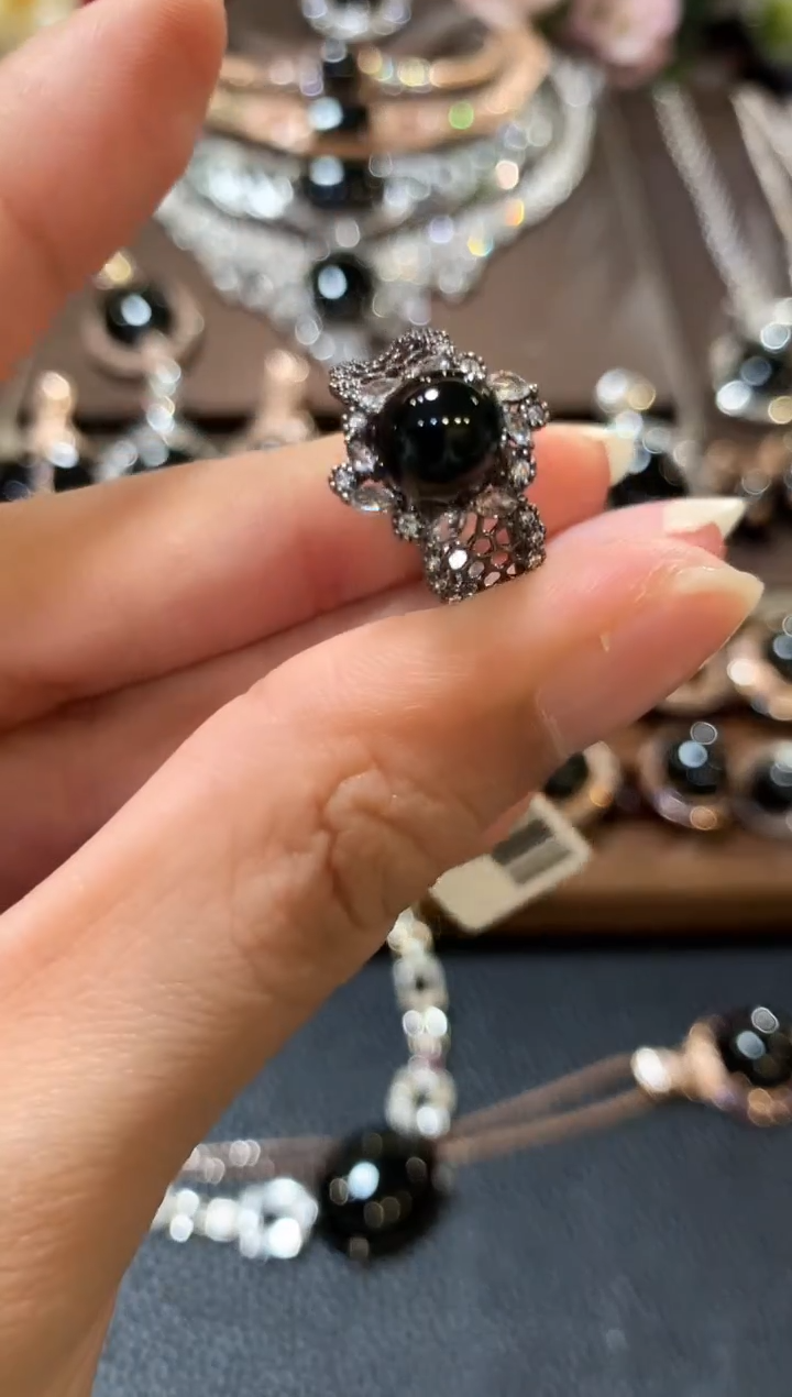 18K金镶嵌戒指翡翠m80  