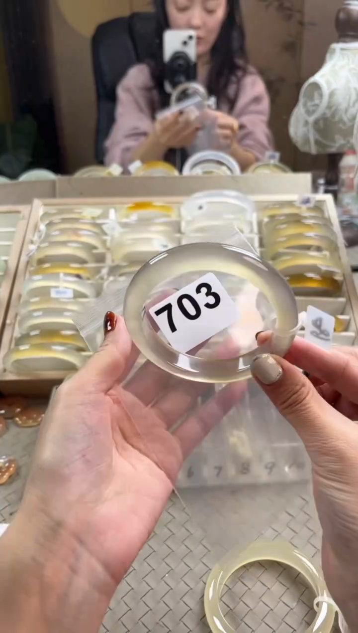 手镯玛瑙/玉髓未镶嵌数**?703