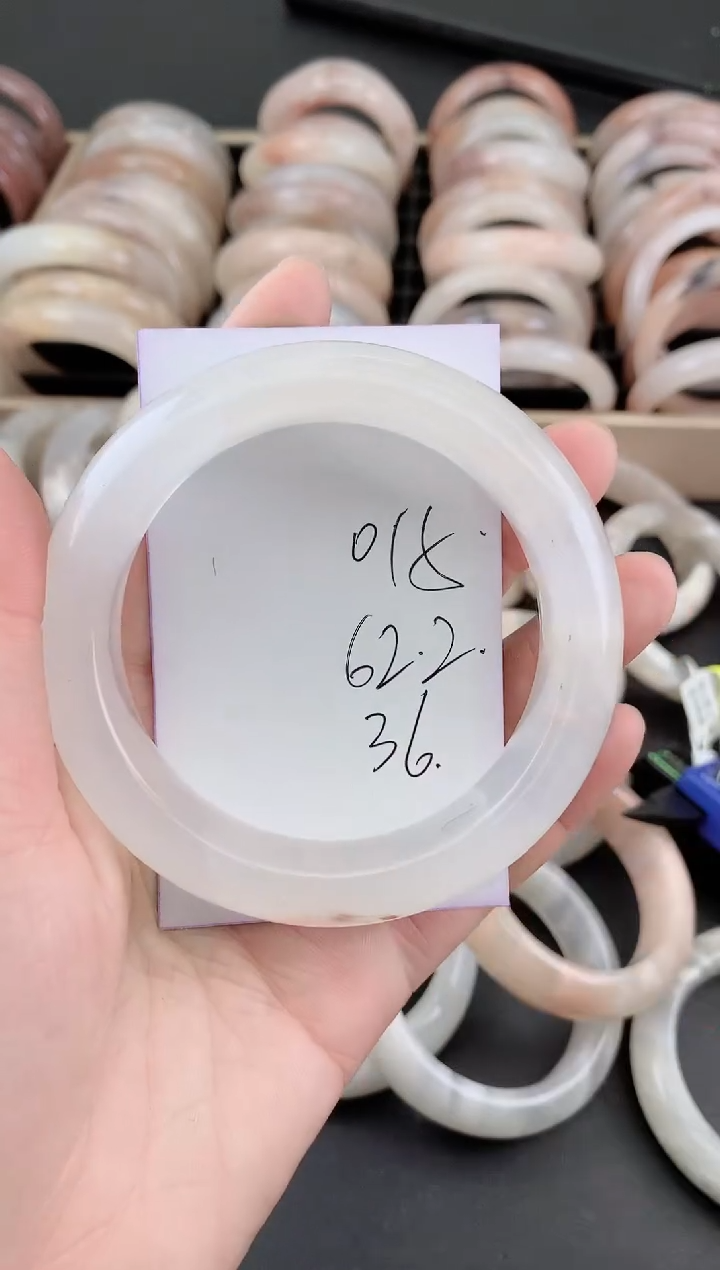 未镶嵌手镯石英质玉015