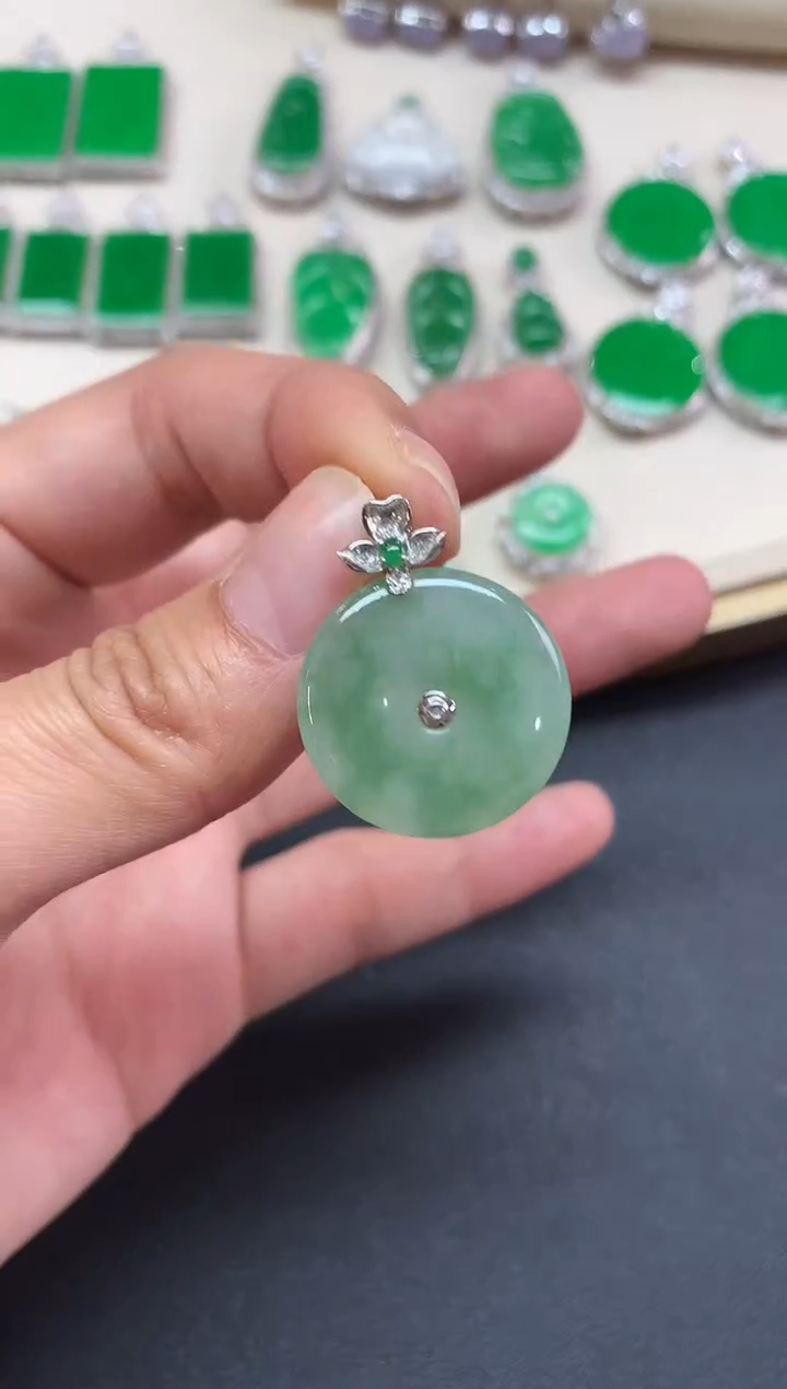 【闪购商品】翡翠吊坠(不含链)18K金镶嵌Q30|780