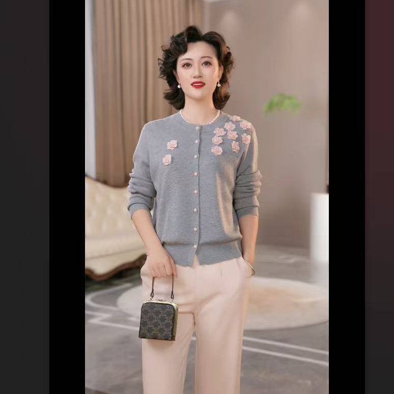 【秋】年轻妈妈装秋装时尚针织2025新款洋气中老年女装宽松上衣服