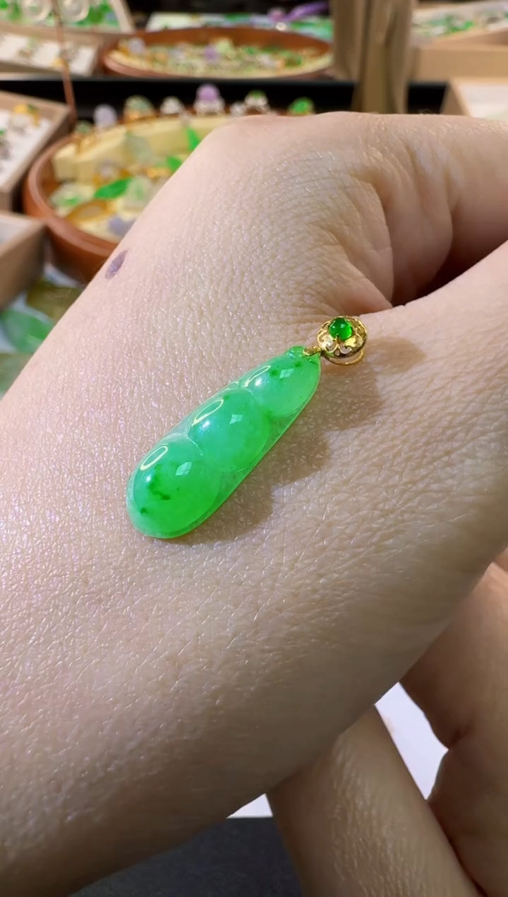 【闪购商品】翡翠吊坠(不含链)18K金镶嵌缅甸翡翠A货挂件