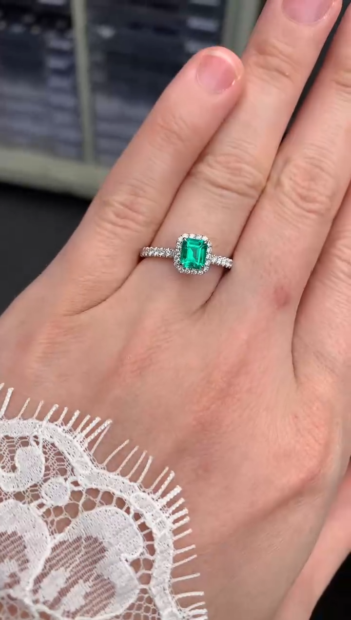 【闪购商品】祖母绿戒指18K金镶嵌56分祖母绿戒指