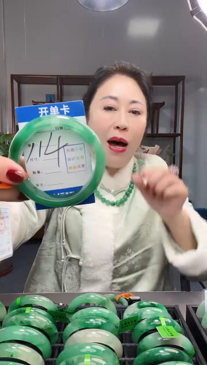 【闪购商品】石英质玉手镯未镶嵌非洲翠