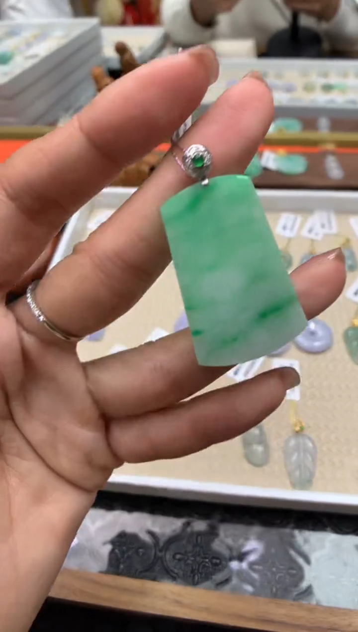 【闪购商品】翡翠颈饰18K金镶嵌无事牌