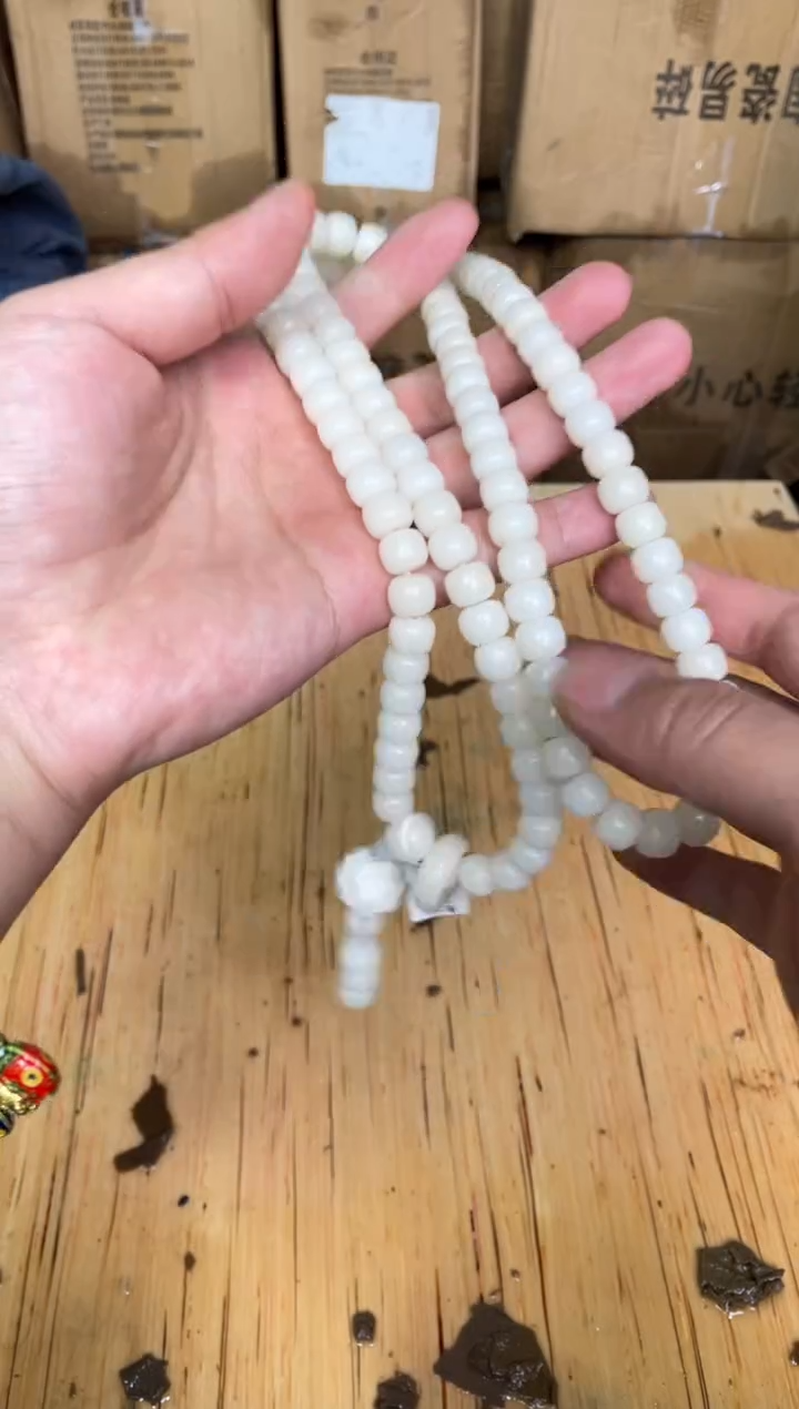 木质非金属捧月文创福利闪购商品无礼盒