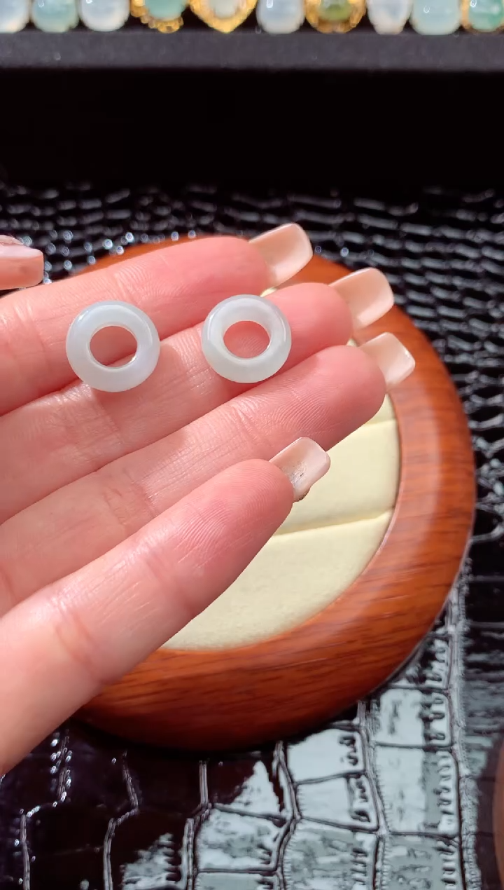 【闪购商品】翡翠颈饰未镶嵌扣