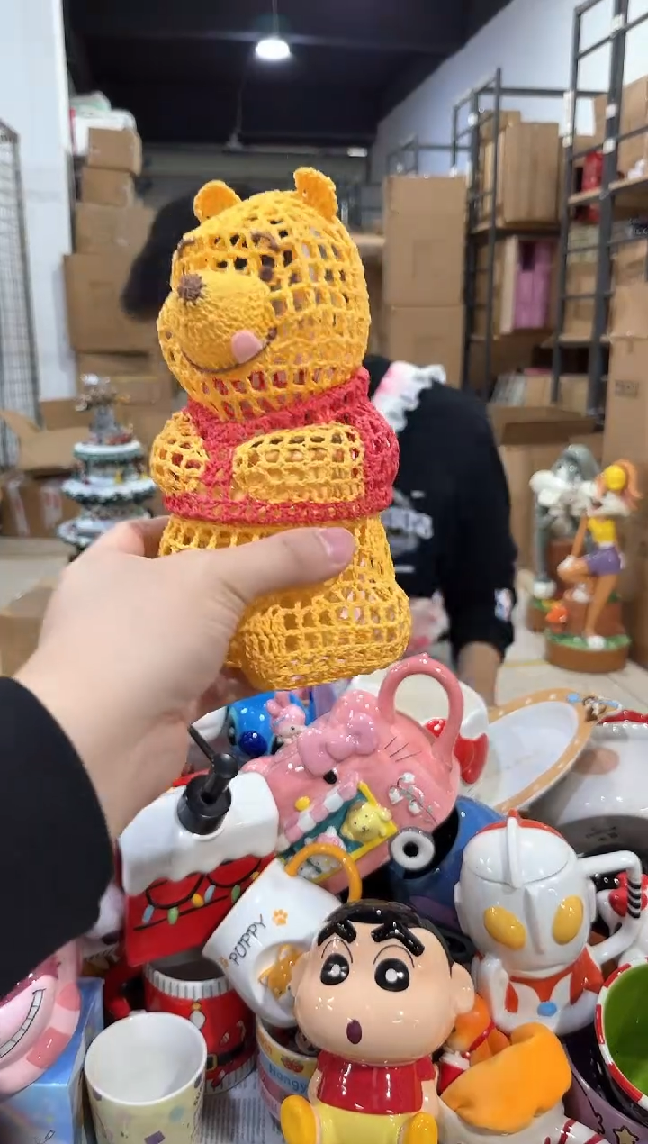 瓷片编织维尼摆件