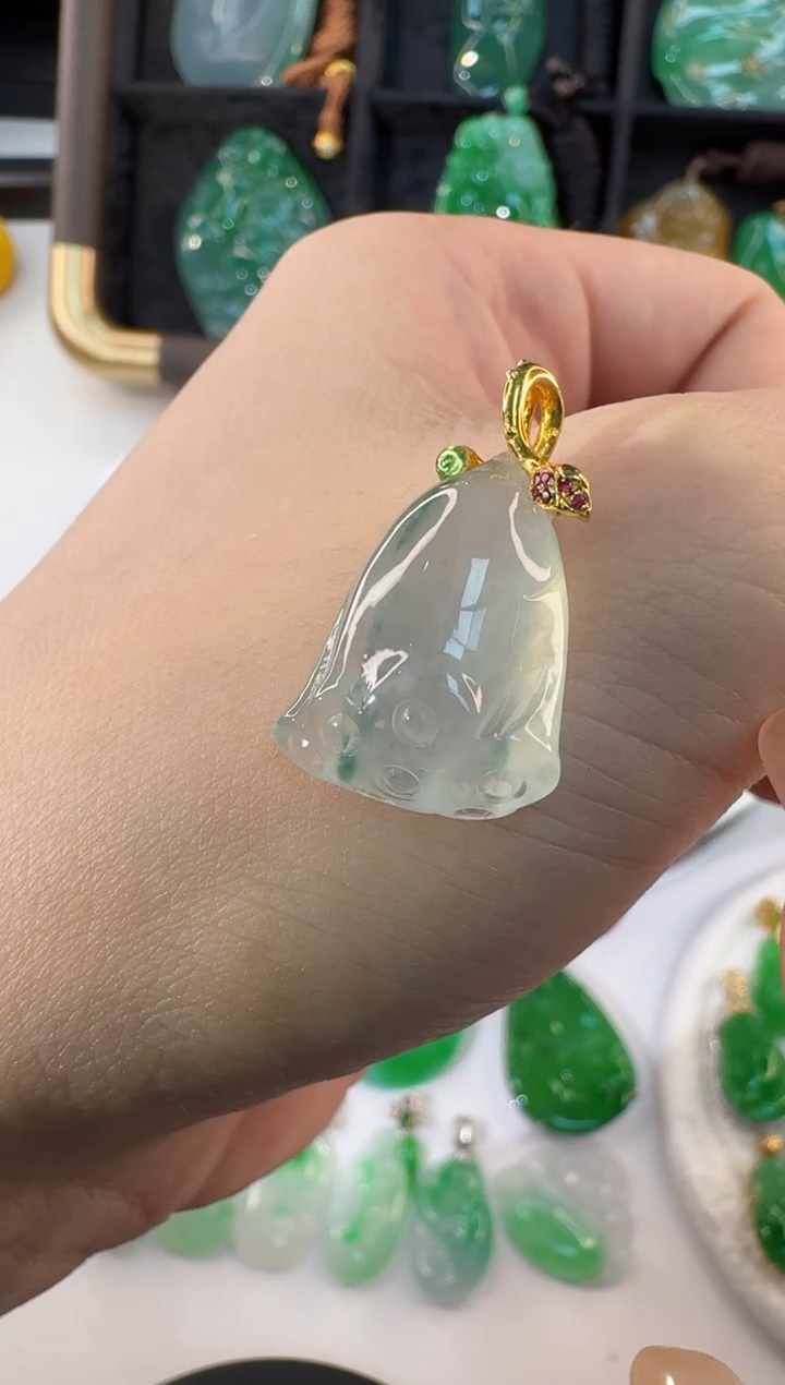 颈饰18K金镶嵌翡翠缅甸A货翡翠
