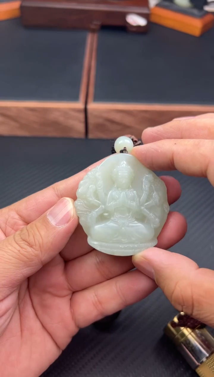 和田玉未镶嵌把件且末微色差近矿