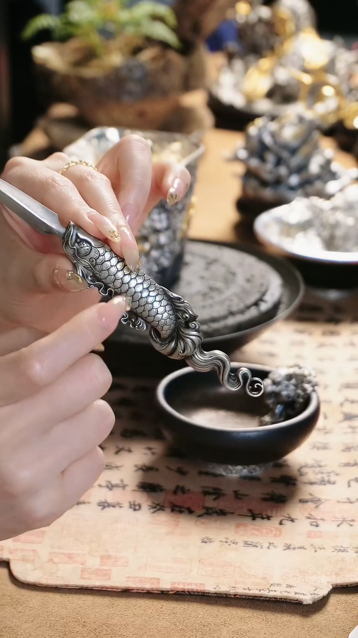 【闪购商品】复古白铜银色龙鱼设计