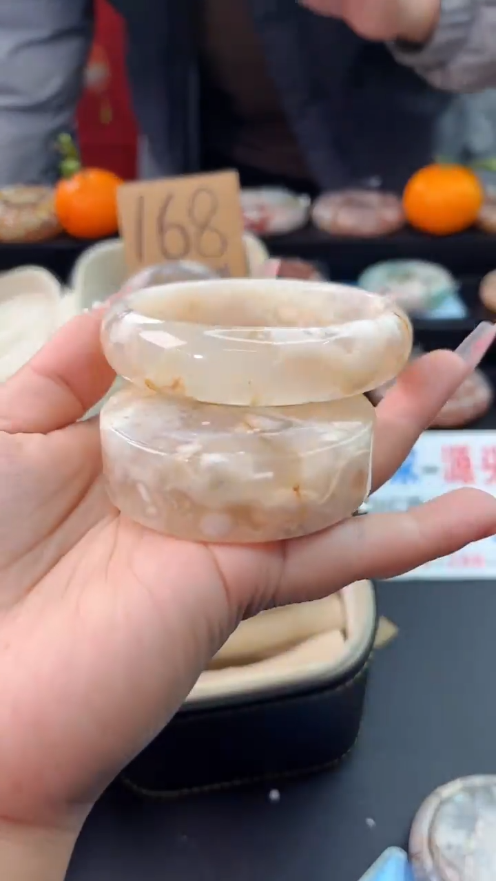 【闪购商品】石英质玉手镯未镶嵌赠送镯心（62圈口）