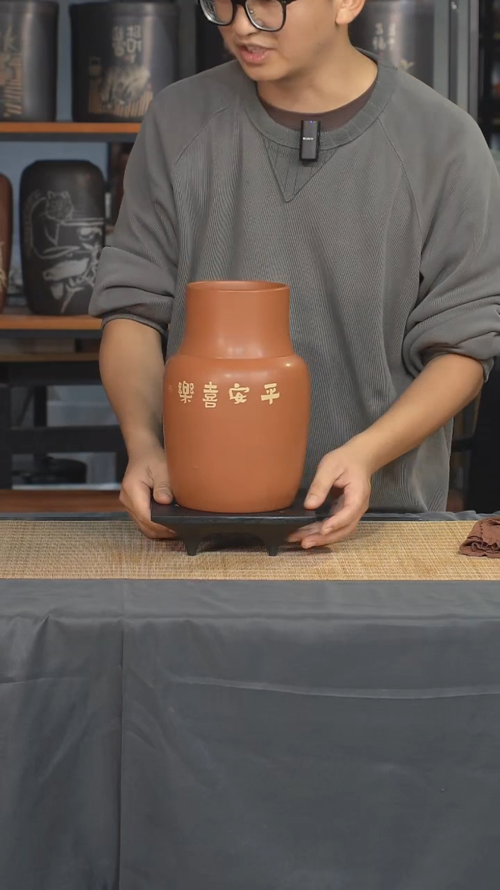 云水山涧建水紫陶精品刻填复烧花瓶