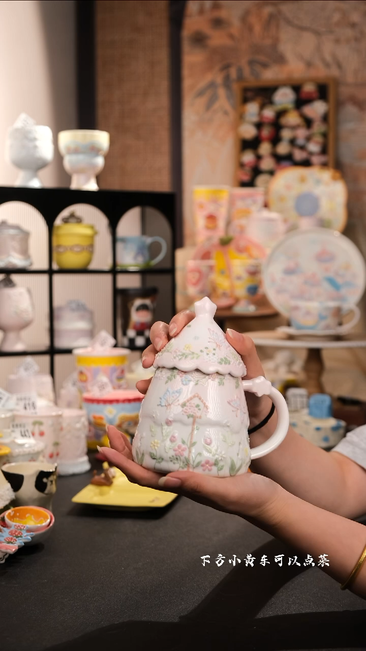 摆件景德镇手工手绘高温釉下彩设计师款