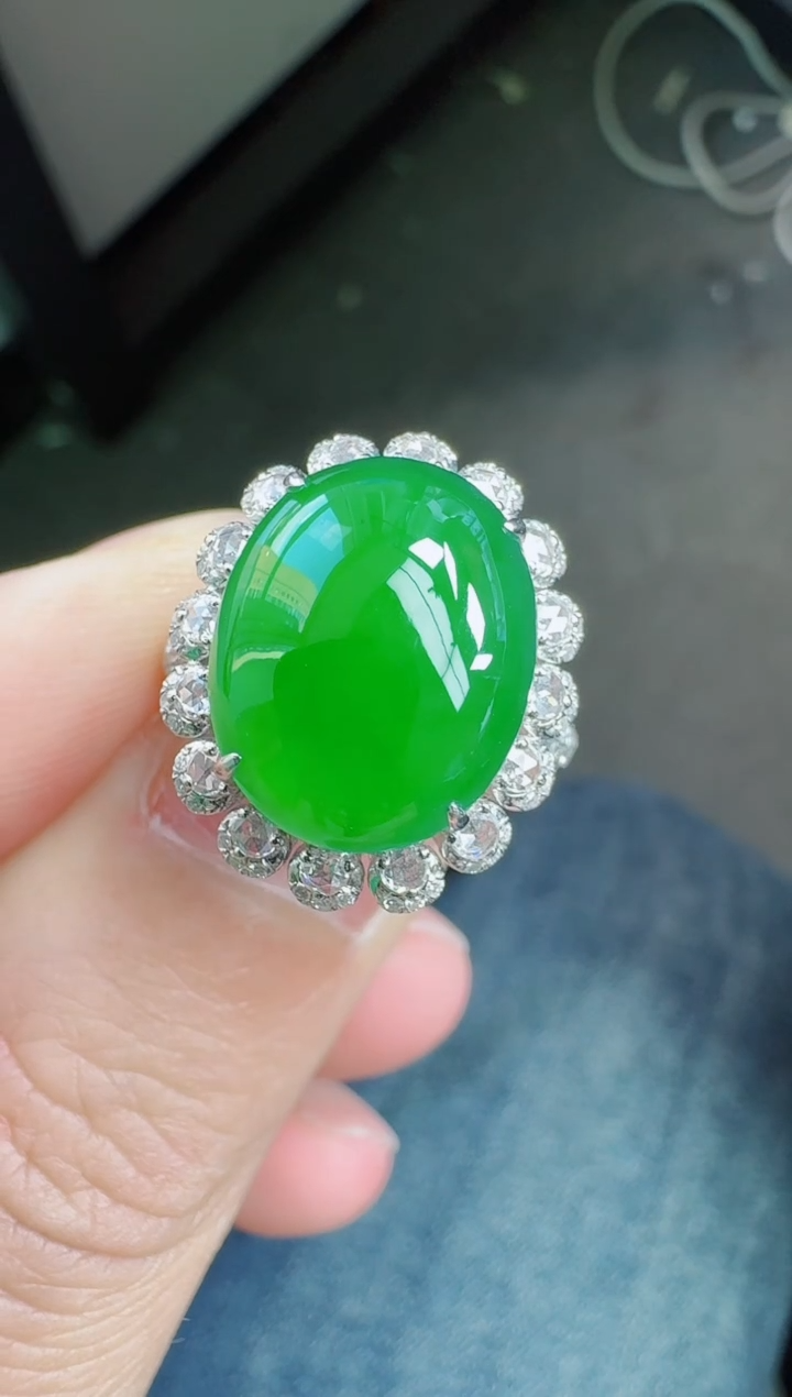 18K金镶嵌戒指翡翠寄售回流，24小时鉴赏期