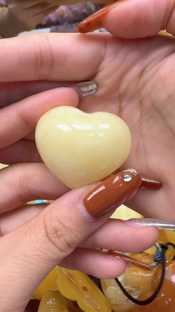 裸石琥珀未镶嵌如图