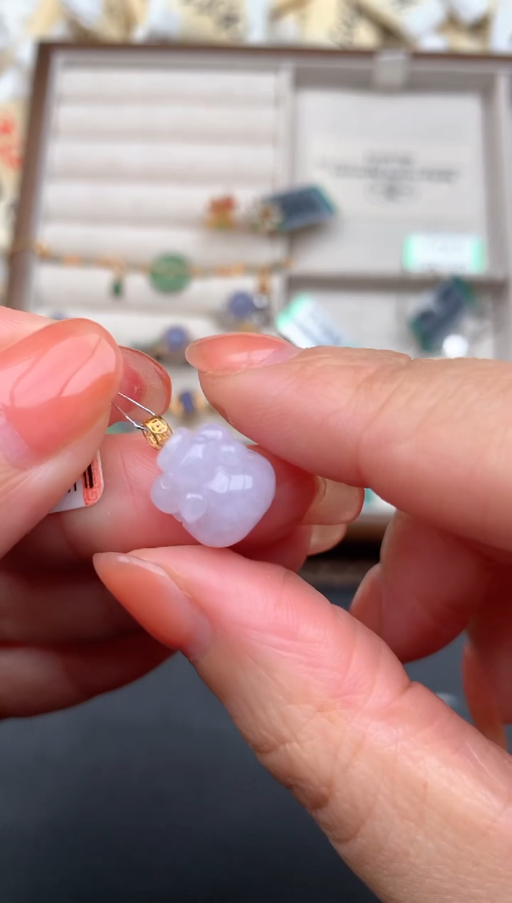 18K金镶嵌挂件翡翠1