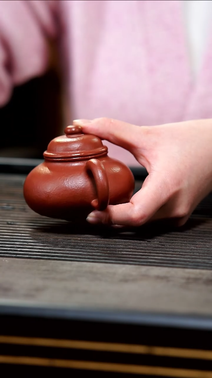 【闪购商品】紫砂茶壶09-微瑕半手粗砂朱泥容天150cc