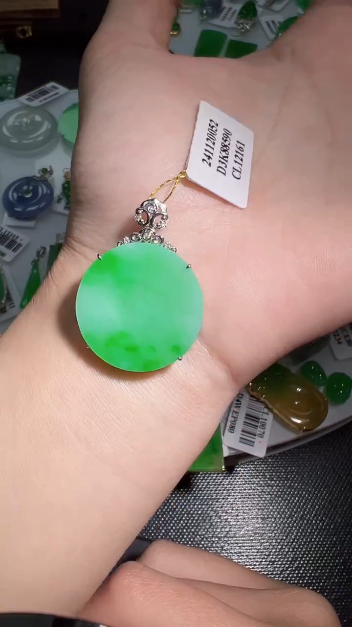 【闪购商品】翡翠挂件18K金镶嵌我