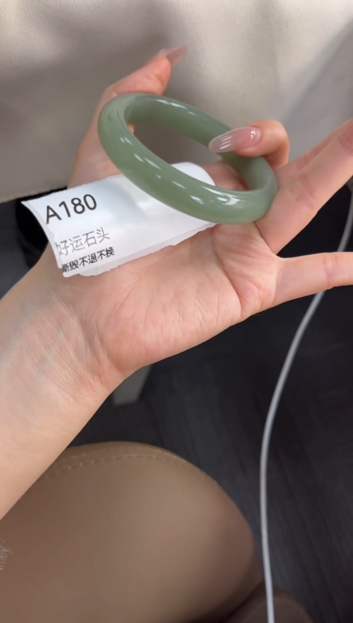 未镶嵌手镯石英质玉180