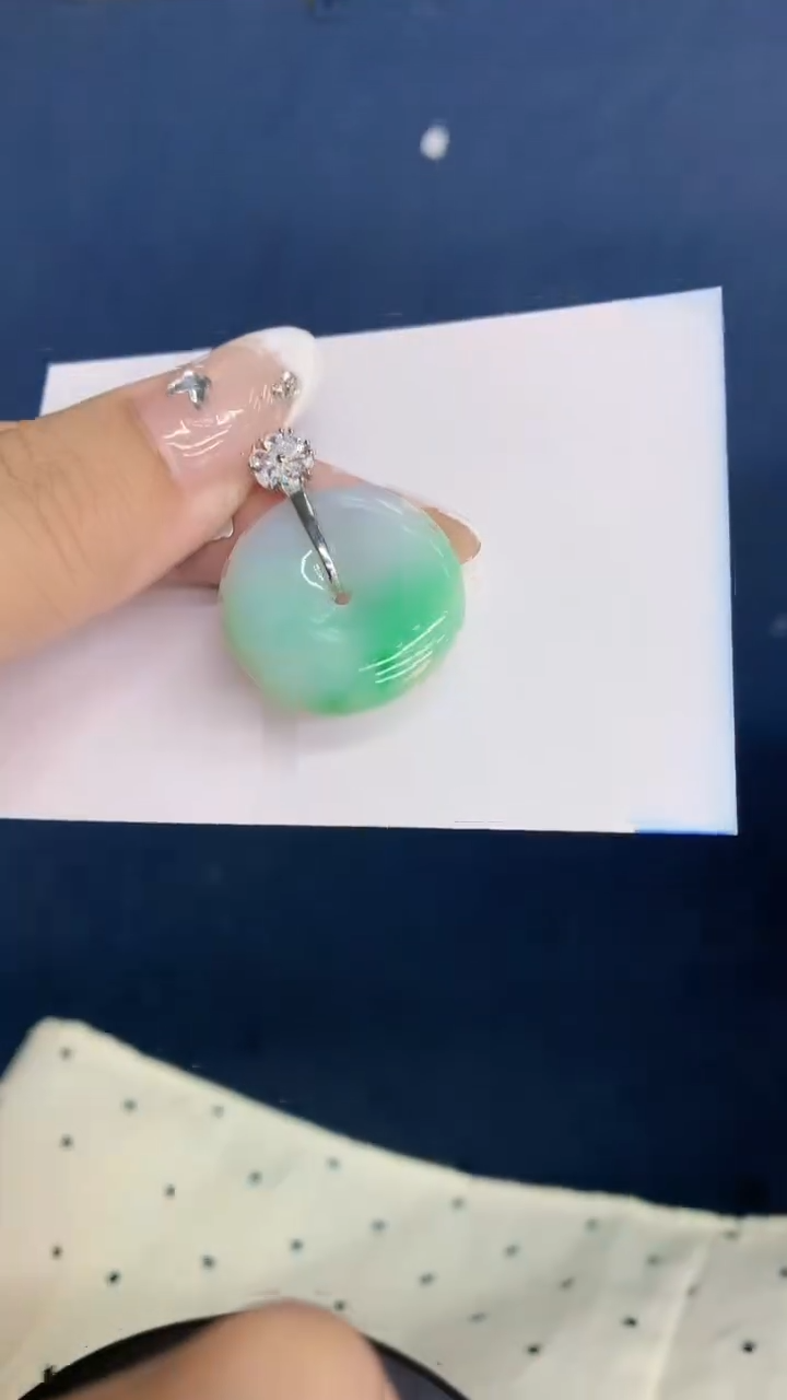 翡翠未镶嵌吊坠(不含链)1