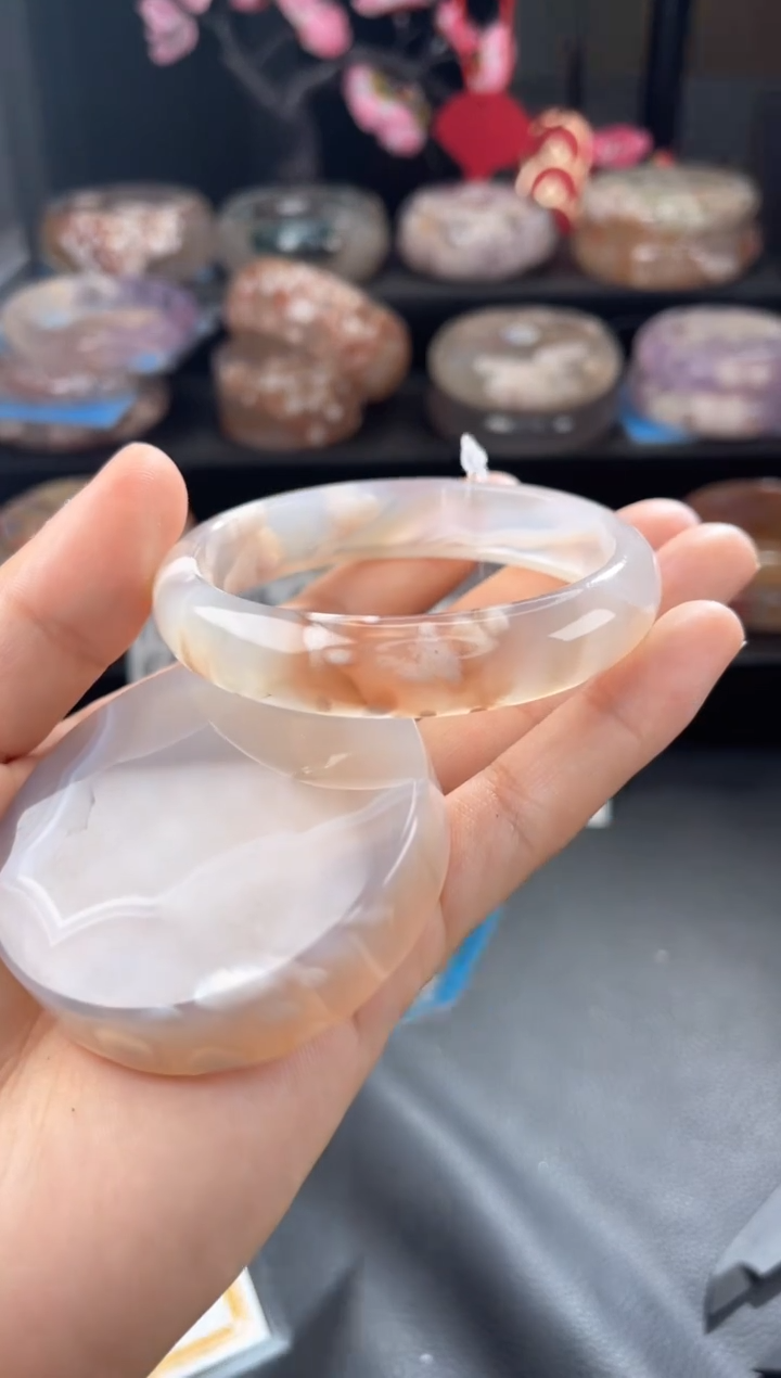 【闪购商品】石英质玉手镯未镶嵌58