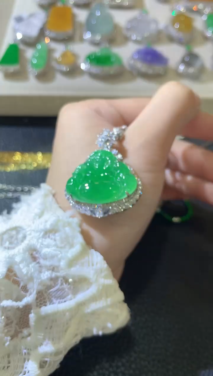 【闪购商品】翡翠吊坠(不含链)18K金镶嵌C96