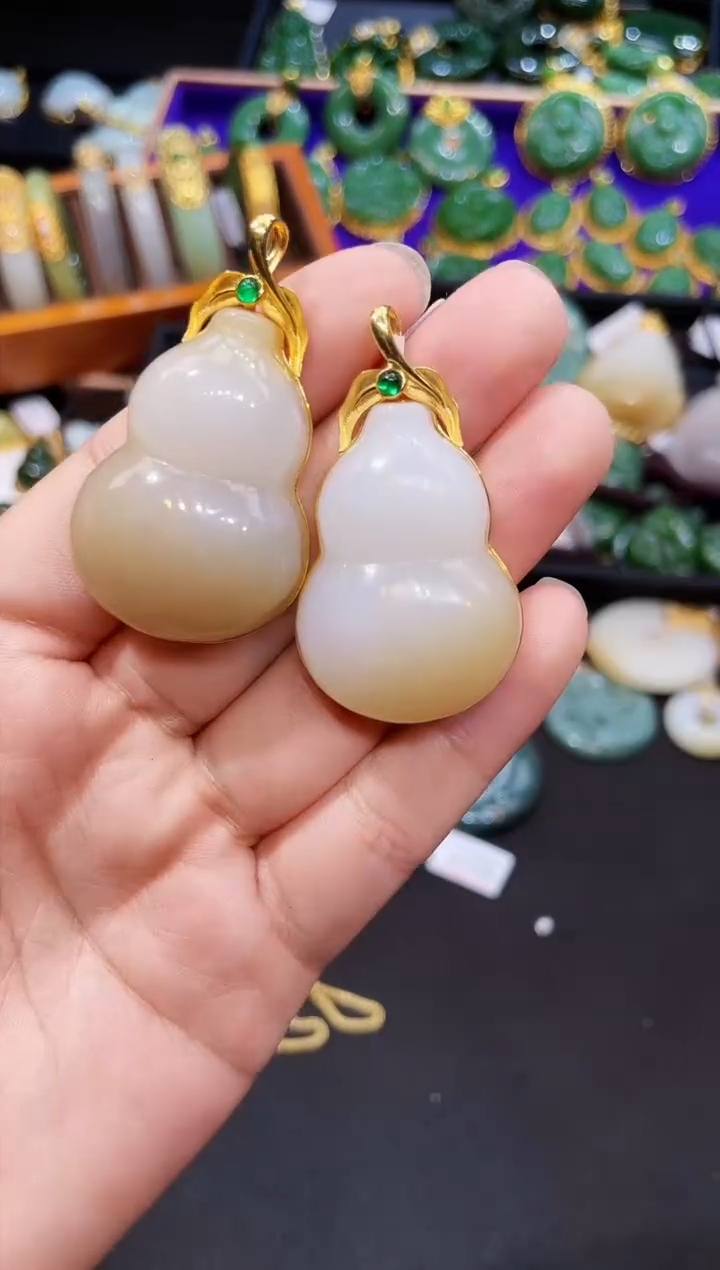 和田玉18K金镶嵌吊坠(赠链)35MM 多样性发一